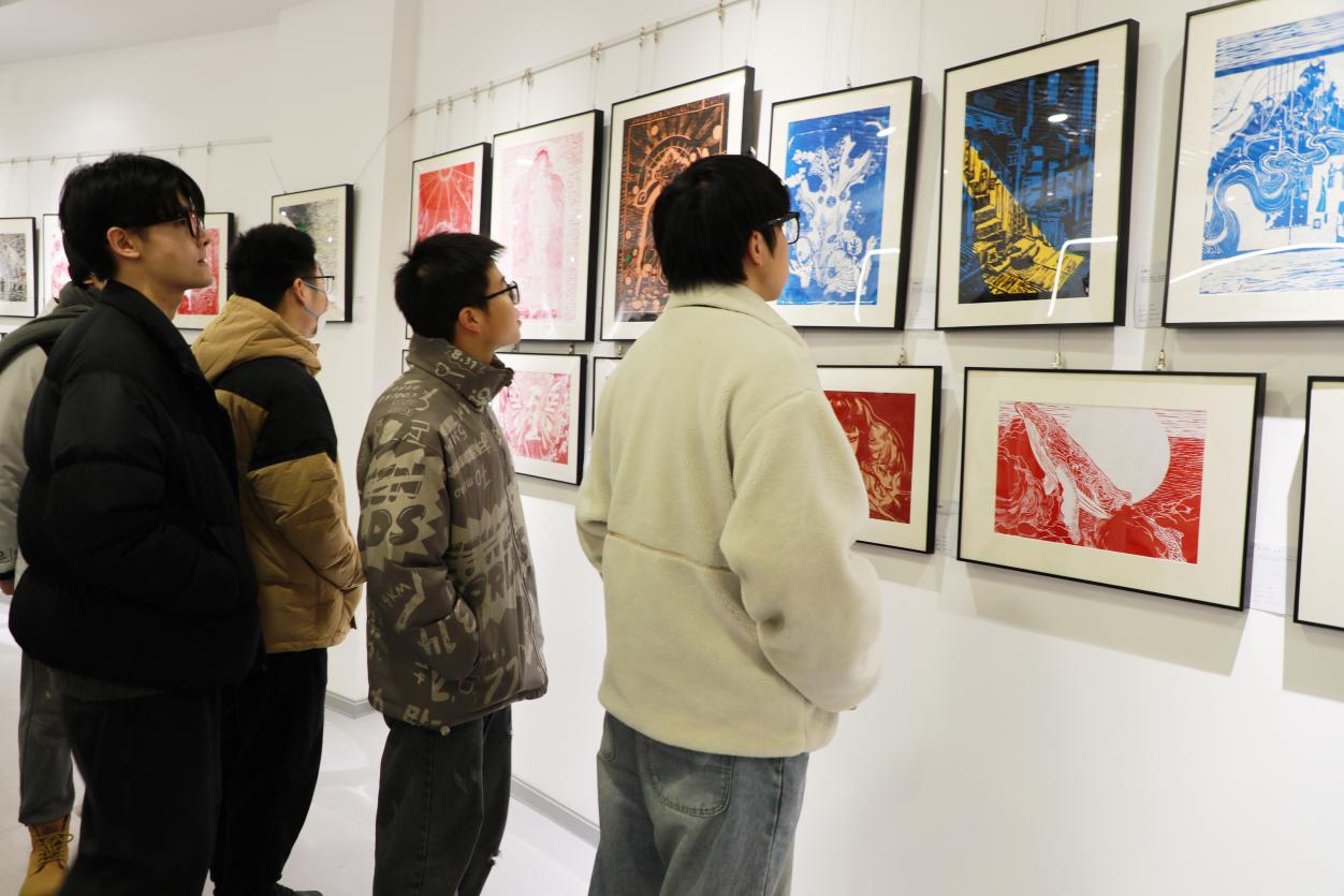 学生观展